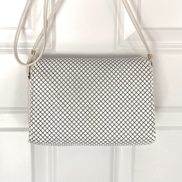 1980’s Whiting and Davis International White Mesh Crossbody Purse! Snap Closure. - Picture 2 of 11